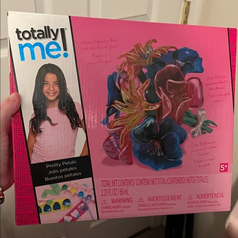 Totally Me! Pretty Petals Craft Kit - Multicolor